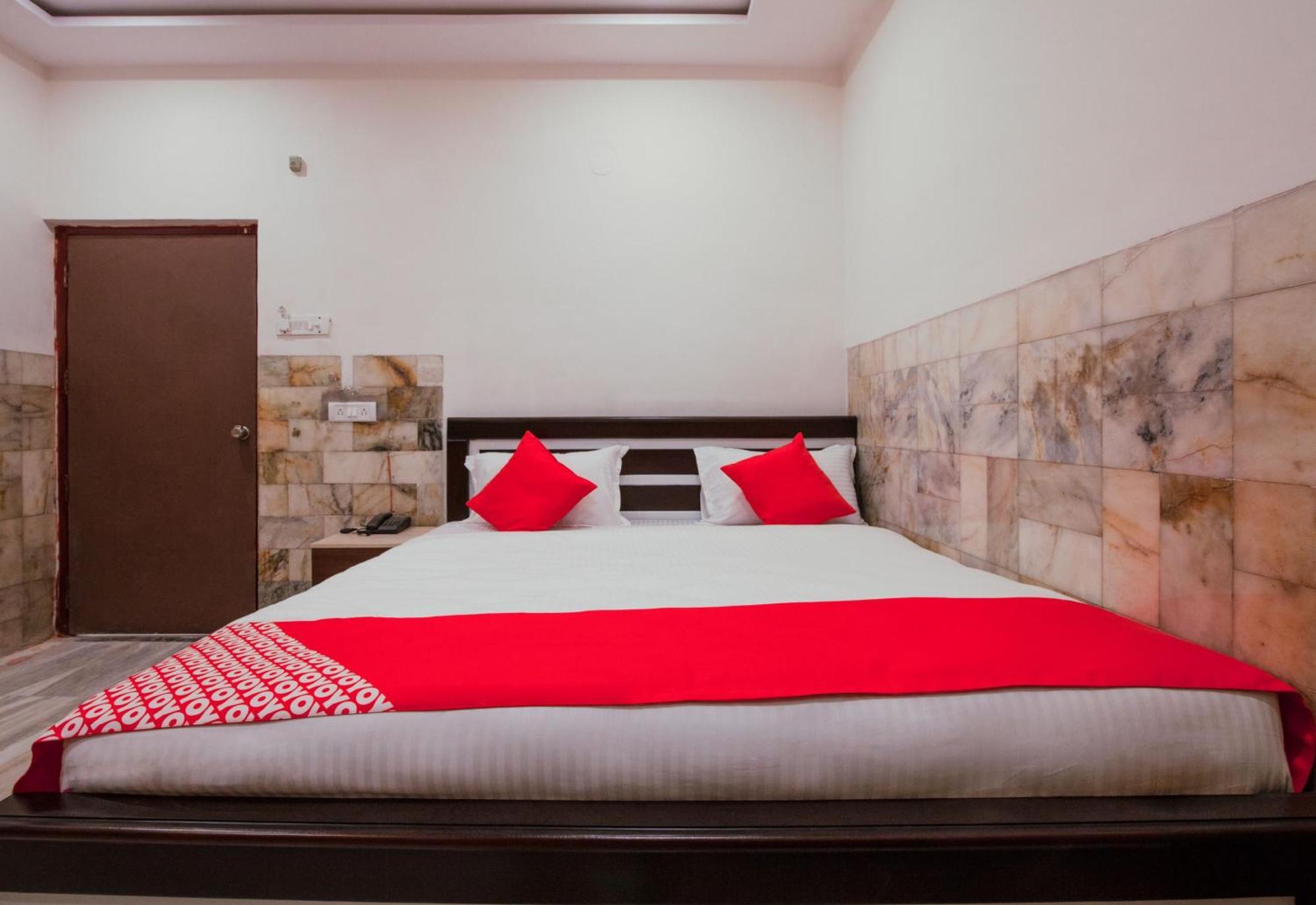โอโย 22907 โฮเต็ล ฮอลิเดย์ Hotel Secunderabad ภายนอก รูปภาพ
